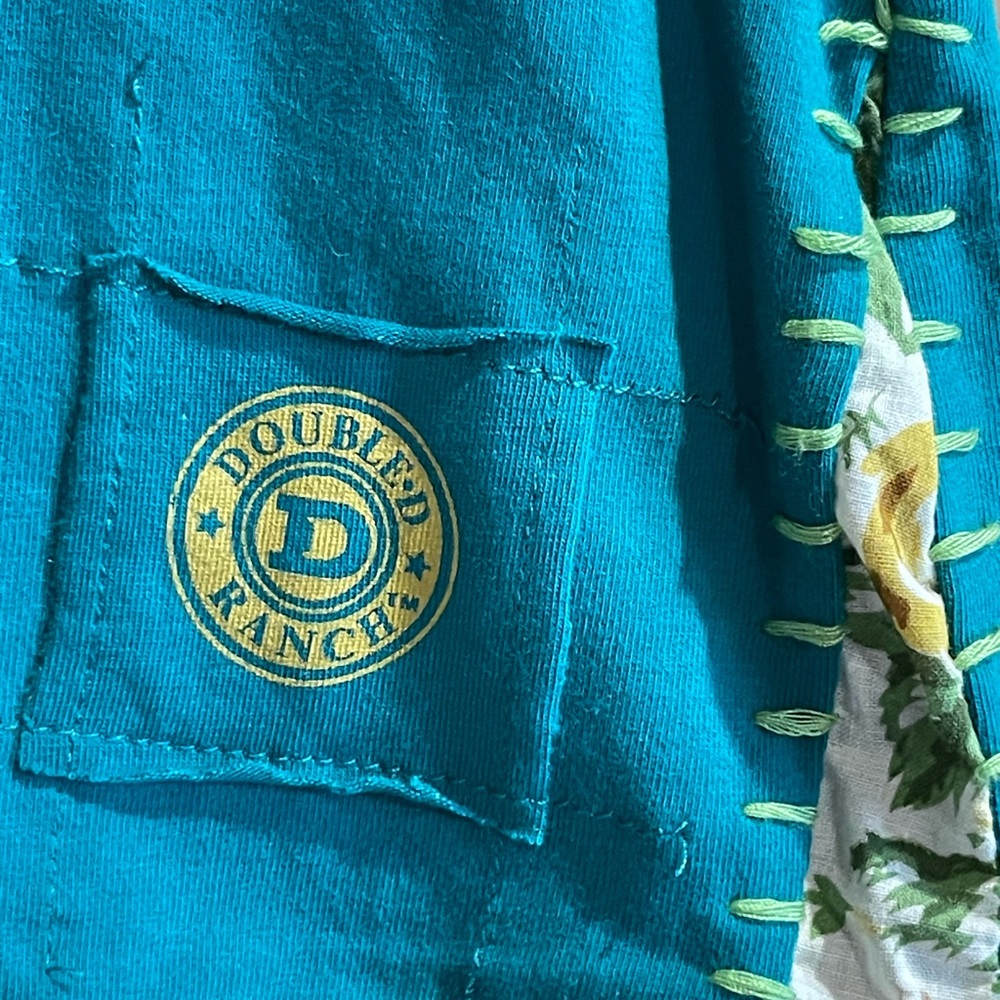 𝔻𝕆𝕌𝔹𝕃𝔼 𝔻 ℝ𝔸ℕℂℍ Turquoise Graphic Short Sleeve Top - Picture 8 of 9